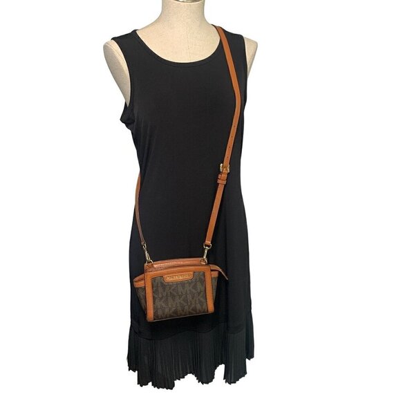 Michael Kors 32T4GLMC1B Mini Selma Crossbody Messenger Bag Brown/Tan 9"W x 5.5"H - Picture 3 of 12